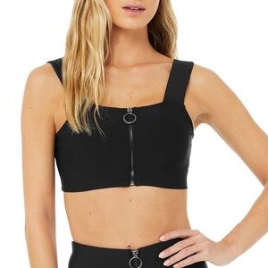 Alo Fast Bra Zipper Detail